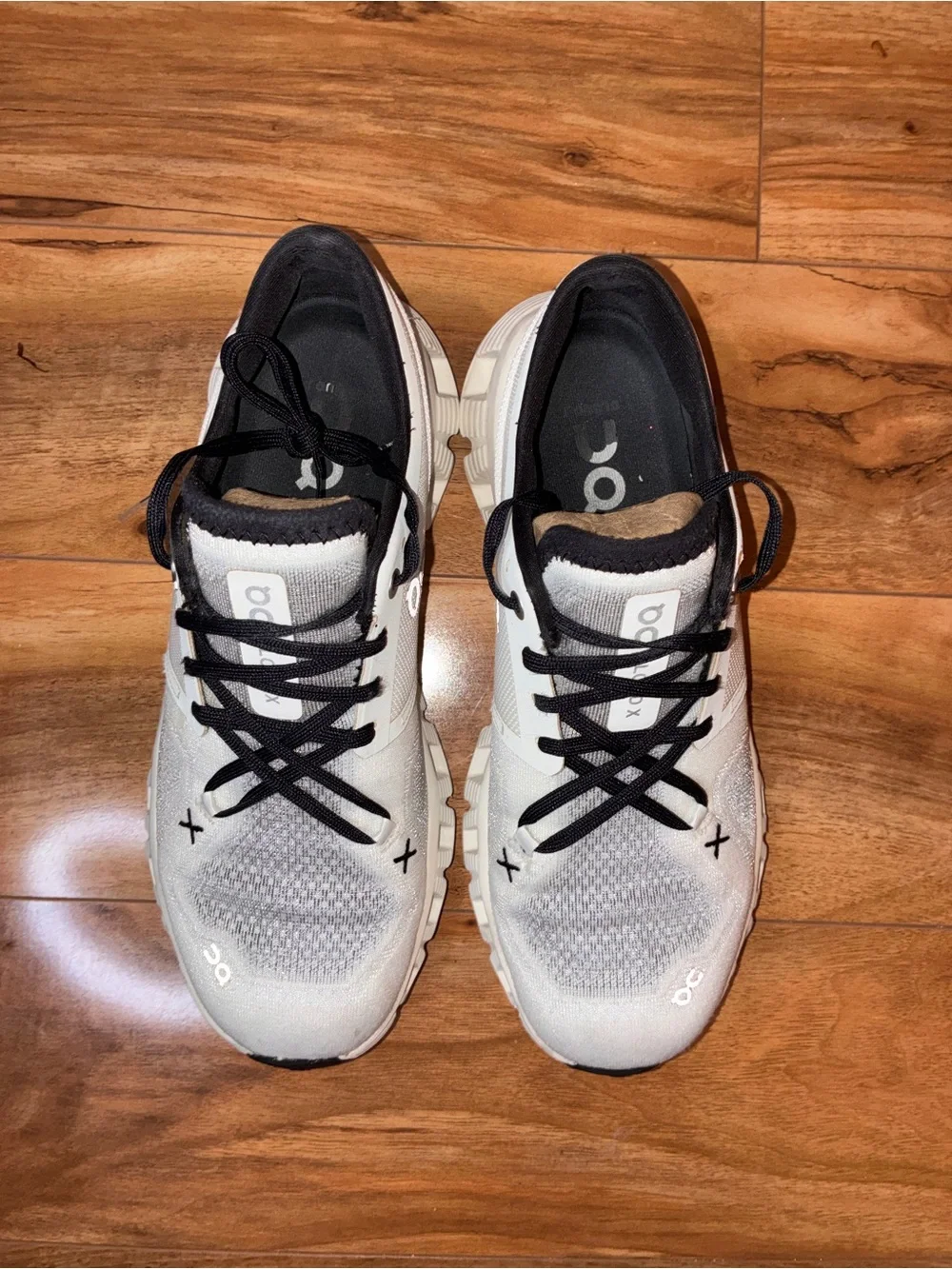 On Cloud X Women’s Athletic Training Shoe Sneakers, white- size 8